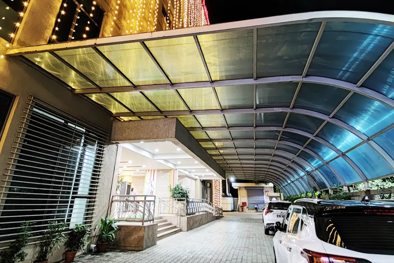 Kokilaben Hospital Building Front gate