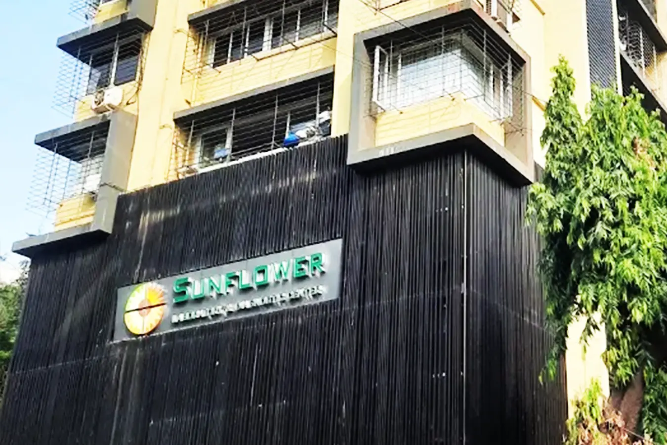 Building-Front-The-Vein-Center-Malad1